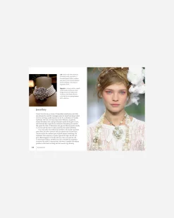 New Mags Little Book of Chanel< Livres Et Magazines