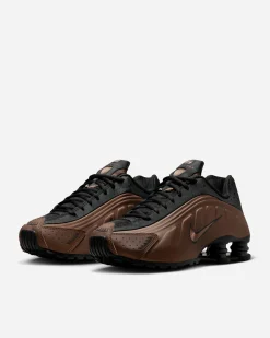 NIKE Retail B.V. Shox R4< Nike Shox
